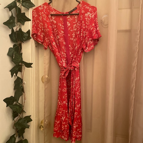 Beautiful red faux wrap dress light and flowy - Picture 4 of 4